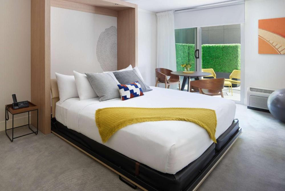 Double Room with Roll-in Shower - Mobility and Hearing Impaired Access/Non-Smoking interior